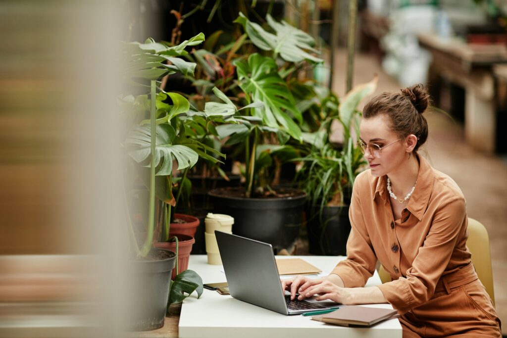 Frau laptop